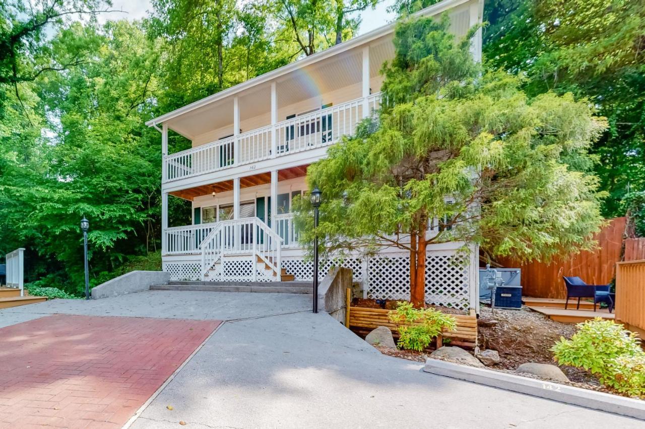 Little Creek Cottage Gatlinburg Exterior photo